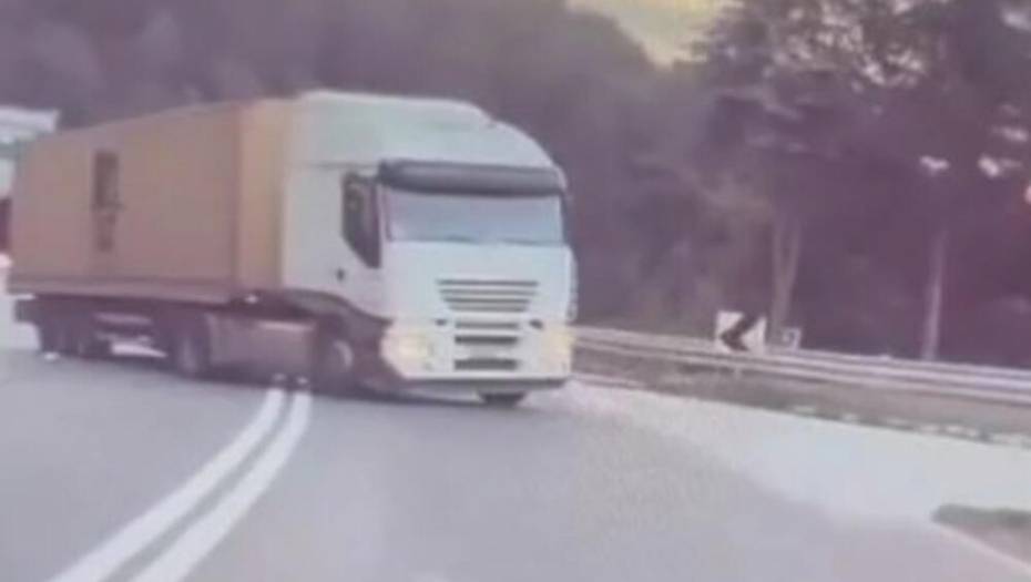 ŽIKU PREGAZIO KAMION DOK JE IŠAO U PRODAVNICU Detalji jezive tragedije u Kovinu