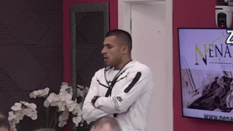 POLJUBAC SA PALČICOM JE SMEŠAN Oglasio se brat Ivana Dragića i poručio mu da se pomiri sa Aleksandrom