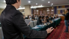 Možete da ih slušate satima: Tri znaka Zodijaka poseduju neverovatnu moć govorništva