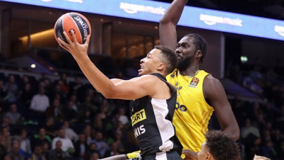 EGZUM ODUŠEVLJEN ATMOSFEROM "GROBARA" Neki navijači ne gledaju utakmicu, nije ih briga kad se postigne koš