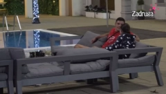 MORA DA JE LJUBAV Marko i Milica se osamili, upijali se pogledima, ne mogu da sakriju emocije