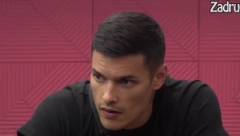 SEVAJU VARNICE Marko Marković zavirio u dekolte ove cimerke, a ona priznala: Nameštao mi je, ne stidim se toga!