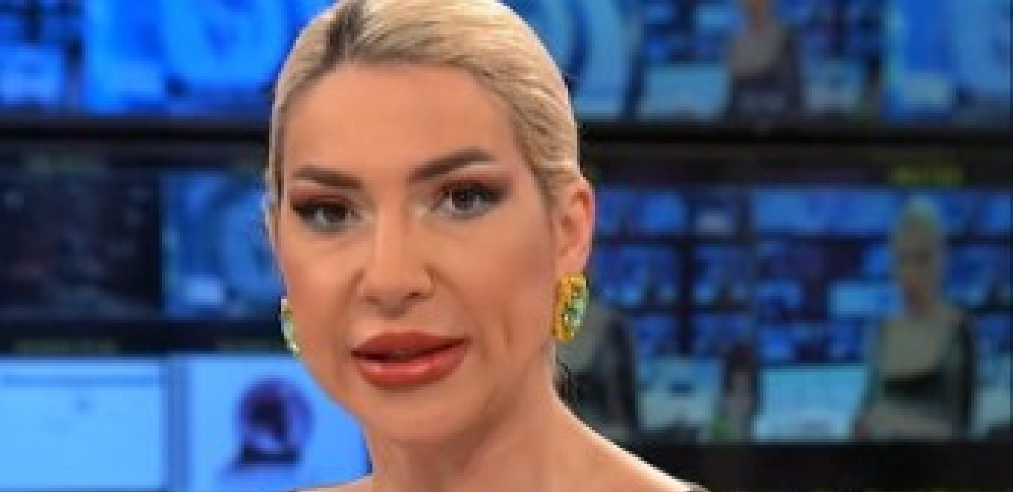 JOVANA JEREMIĆ RASPAMETILA GLEDAOCE U nikad kraćem miniću ušetala u studio, a onda pokazala nešto što je razbudilo sve