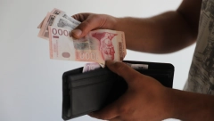 ONI ZARAĐUJU VIŠE OD 2.000 EVRA Najmanju platu imaju zaposleni na popravci kompjutera