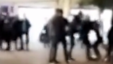 (UZNEMIRUJUĆI VIDEO) ISPLIVAO SNIMAK TUČE U NIŠU Inspektor policije brutalno prebijen!