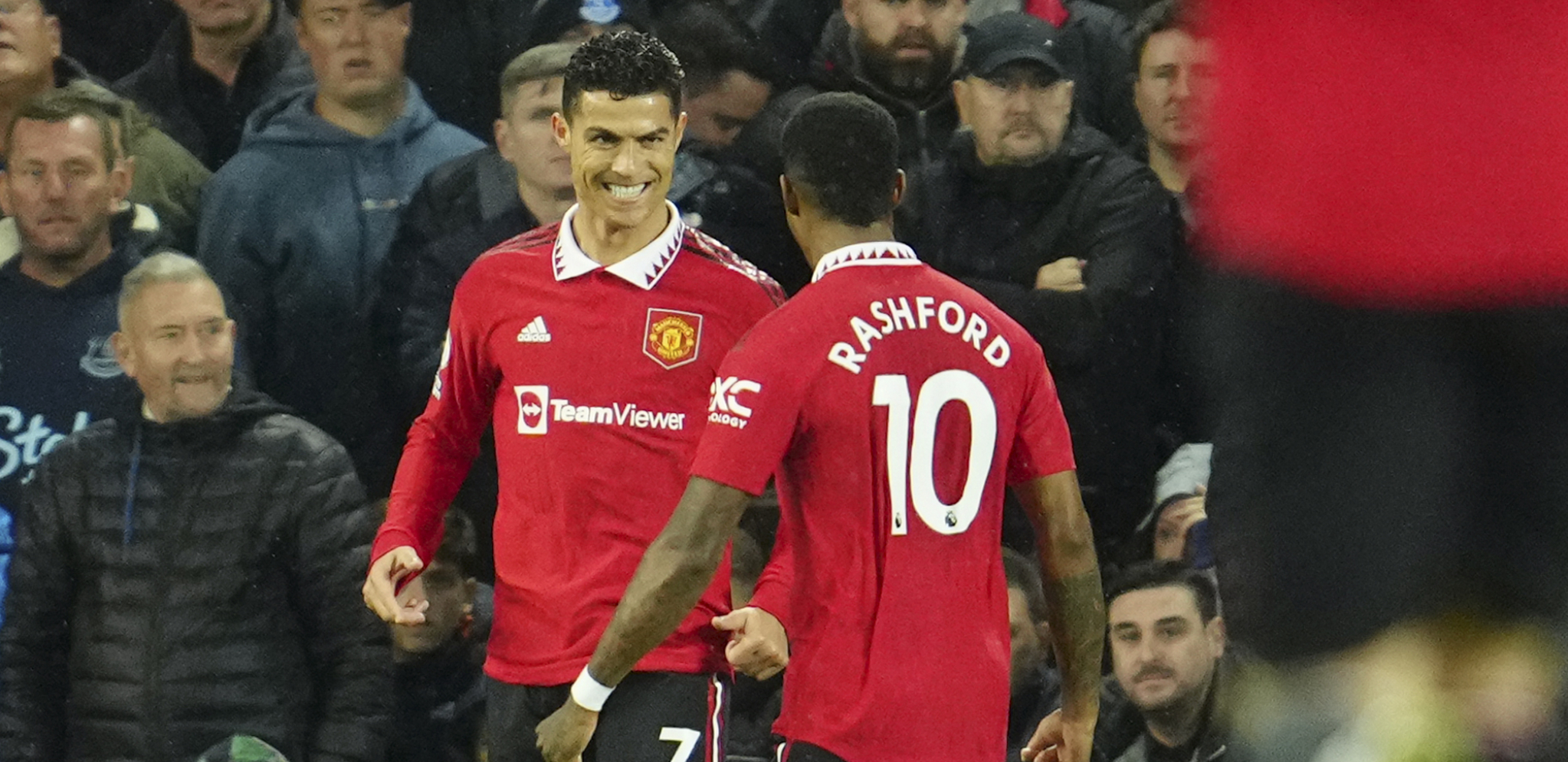 RONALDO PIŠE ISTORIJU Portugalac stigao do 700. gola i doneo pobedu Junajtedu protiv Evertona