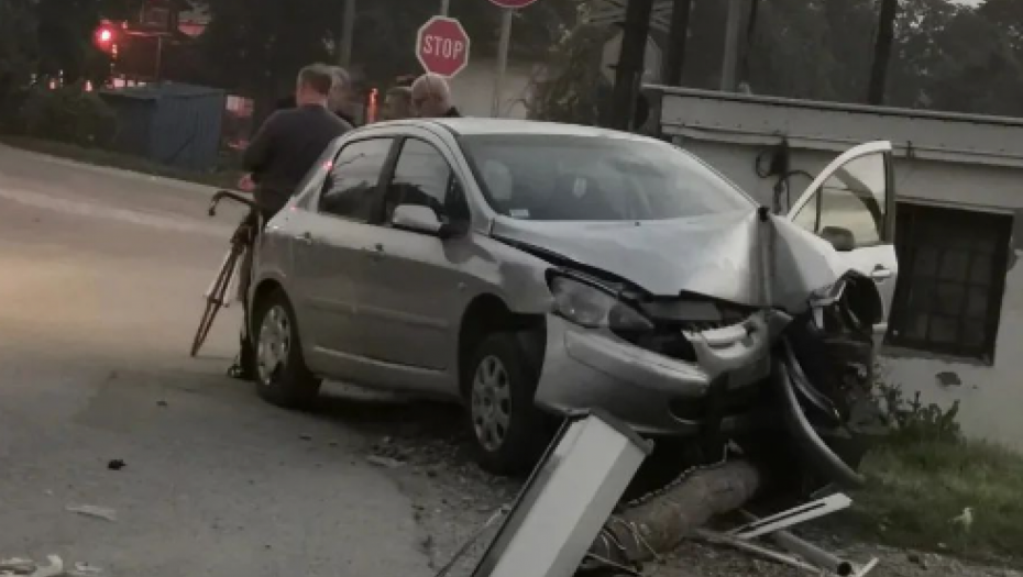 POKOSIO DVE DEVOJKE NA BICIKLU, PA POMEGAO SA LICA MESTA Jeziva saobraćajna nesreća kod Bogatića