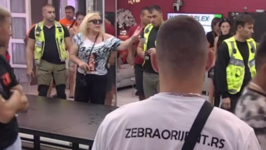 ONA KRADE NOVČANIKE PO ŠATORIMA Oglasilo se otac Nece i Pece, pa žestoko udario na Zoricu