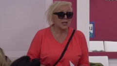 CRVENA KOSA I TEKSAS ŠORTS Isplivala fotka Zorice Marković iz mladosti, mnogi je ne bi prepoznali (FOTO)