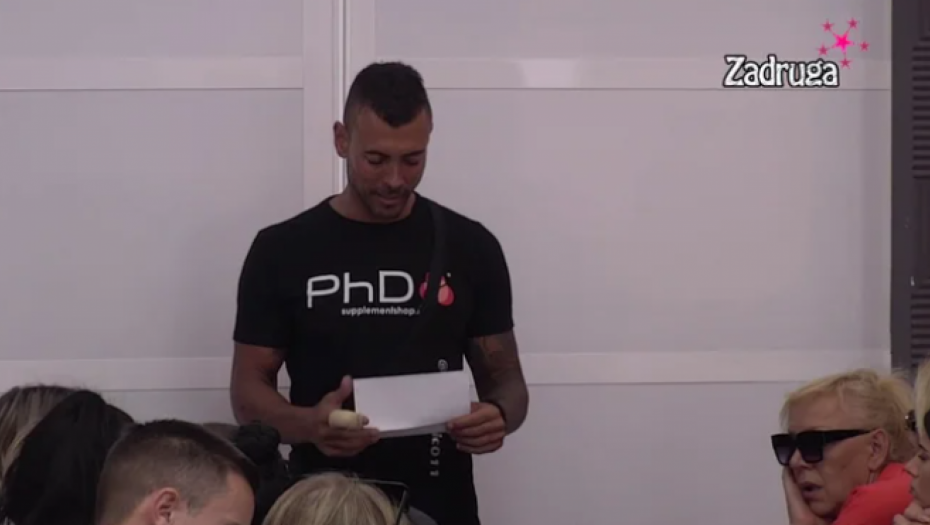 OPET PODSMEH U BELOJ KUĆI Nakon što je Uroš izabrao potrčke, ovu omiljenu osobu niko nije očekivao