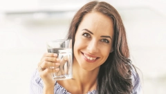 DA LI PIJETE DOVOLJNO VODE? Evo koje se tegobe javljaju kada to ne radite, može čak i kičma da vas boli!