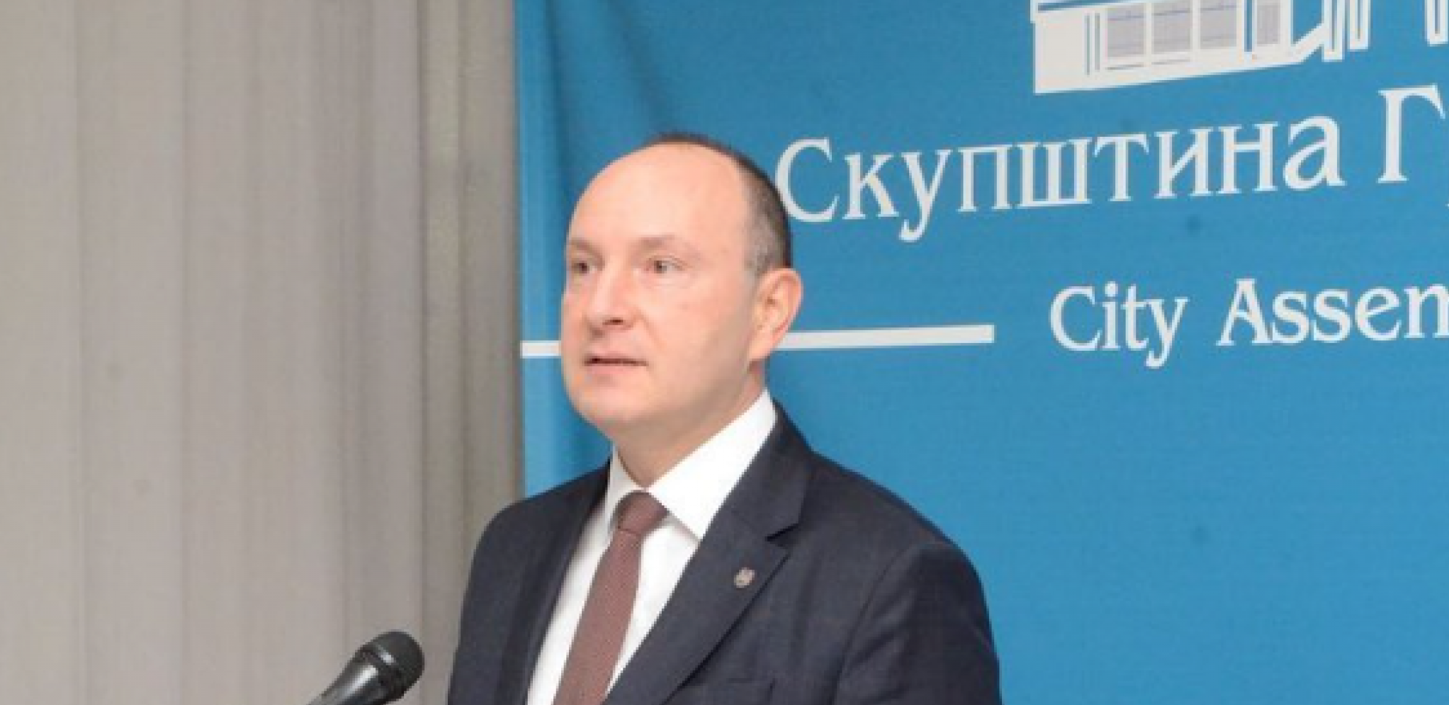 MILAN ÐURIĆ USKORO BI MOGAO DA ZAMENI VUČEVIĆA Najavljena sednica Skupštine grada Novog Sada za izbor gradonačelnika