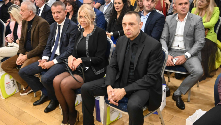 MINISTRU SVEČANO URUČENA NAGRADA Vulin: Biti srpski policajac nije posao, to je životna misija