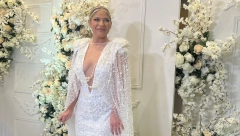 OVO JE MUŽ VANJE MIJATOVIĆ Pevačica se presvukla u raskošnu venčanicu, a prvi put je pokazala i svog izabranika (FOTO)