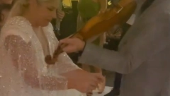 HAOS NA SVADBI VANJE MIJATOVIĆ Darko Lazić i mlada kite muzičare parama, pojavili se snimci sa veselja (VIDEO)