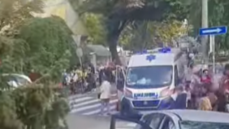 ŽENA U KOMI NAKON UŽASNE NESREĆE U VOJISLAVA ILIĆA Poginuli joj otac i dobar prijatelj