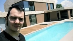 SIN ĐORĐA BALAŠEVIĆA NAPUSTIO MAJKU I SESTRE Aleksa se spakovao i sa ženom i ćerkom otišao iz Novog Sada