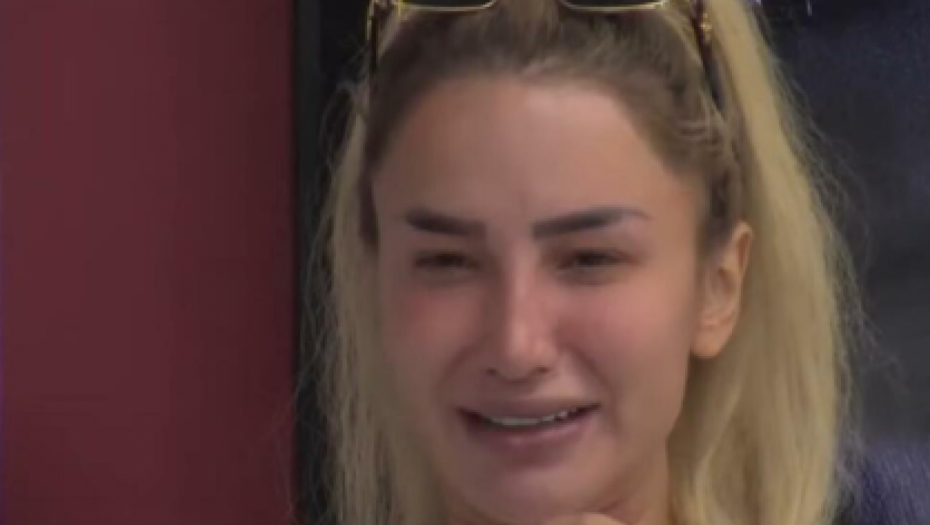 VAN SEBE! Potpuno se slomila, Aleks Nikolić grca od plača, plaši se Dejanove reakcije (FOTO/VIDEO)