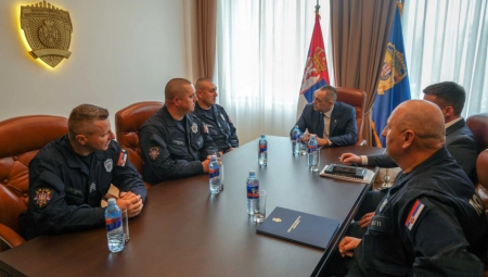 "PONOSNI SMO NA VAS" Vulin čestitao herojima koji su tokom "Evroprajda pomogli ženi koja je počela da se porađa na ulici