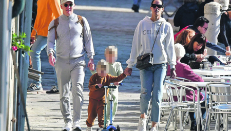 PAPARACO Ana Ivanović i Švajni sa sinovima u gradu u kojem su se venčali (FOTO)