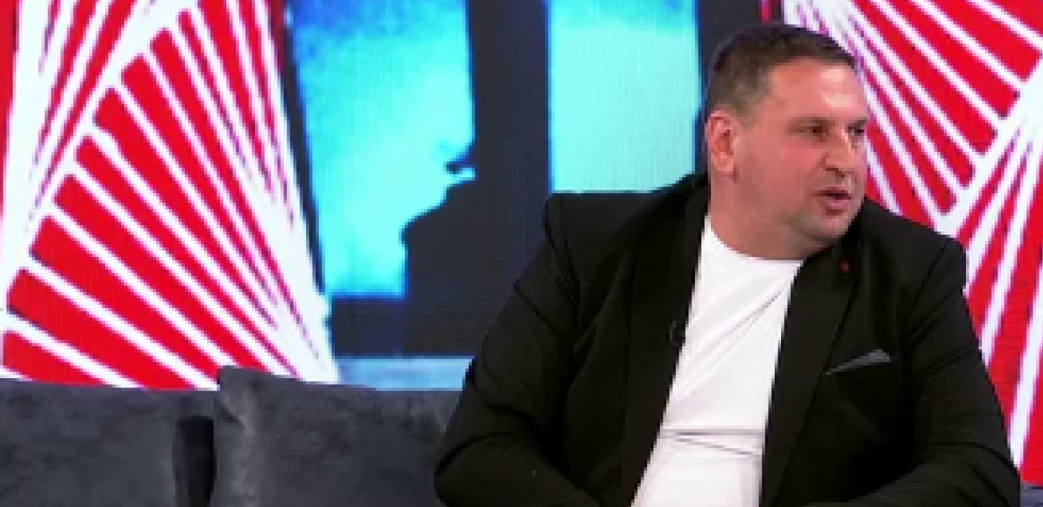 O ALEKSANDRI ZNAM SVE Taki kaže da ima informacije o Aleks Nikolić koje ona ne želi da prizna, pa spomenuo i čokoladicu za Bilala