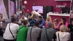 ZBOG NJE BIH VOLEO DA SAM STARIJI Bilal Brajlović u emisiji izjavio ovo za Jelenu Golubović, pa je poljubio pred svima