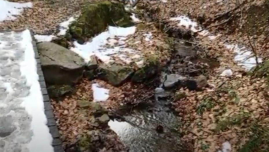 NARODNO VEROVANJE ILI ČUDO? Ovom vodom se u Srbiji vekovima leče bolesni,  a ako se pred vama iskrene - zabrinite se!