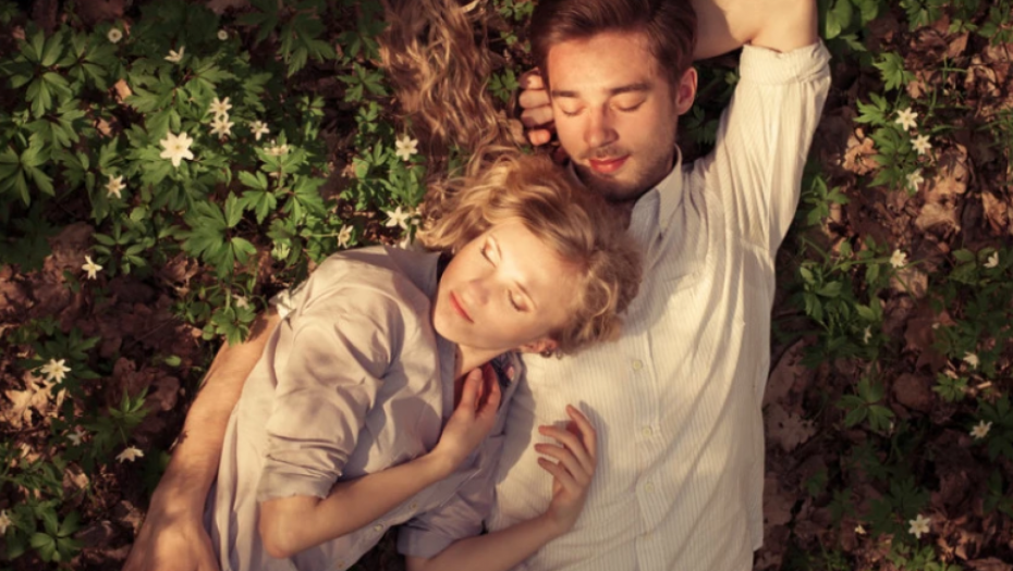 LJUBAVNI HOROSKOP ZA APRIL Ovnovi neće moći da se brane od udvarača, Škorpijama će na radnom mestu "proraditi leptirići"