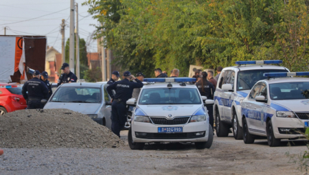 MASOVNA TUČA U PADINSKOJ SKELI Desetorica prebila trojicu na pumpi, pa jednog oteli i nastavili da se iživljavaju nad njim!