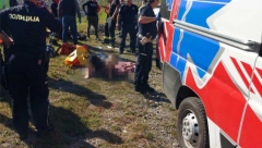 PENZIONERI POŠLI NA IZLET U MANASTIR PA SLETELI U AMBIS Priveden vozač čiji se minibus survao kod brane Rovni (FOTO)