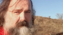 SASUO KOFU GO*ANA DIREKTORU Poznati reditelj preselio se na selo, a onda je nastao haos