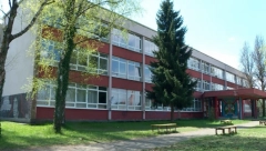 PROFESOR U TESLIĆU OSUMNJIČEN ZA SEKSUALNO UZNEMIRAVANJE UČENIKA Istraga bludničenja nad maloletnikom bez epiloga i nakon osam i po meseci