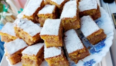 NAJEDNOSTAVNIJI I NAJBRŽI RECEPT ZA STARINSKI KOLAČ Lenja pita sa jabukama, penasta i izdašna