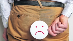 TRI RAZLOGA ZAŠTO MOŽE DA VAS SVRBI ZADNJICA Mnogi se stide da priznaju, a može da bude opasno