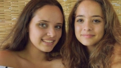 KO SU NESTALE JUTJUBERKE ANĐELA I NAĐA? U žiži javnosti bile zbog skandala sa Baka Prasetom, a zarađuju ogromne svote novca