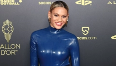 SVI SU GLEDALI SAMO U NJU Ko je dama koja je zasenali fudbalske zvezde na dodeli "Zlatne lopte"? Otac joj je NBA legenda, a ona blista