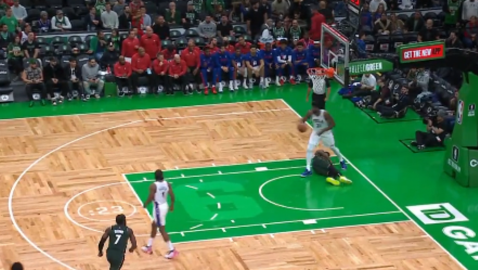 MOGAO SAM DA MU OTVORIM LOBANJU Izbegnuta tuča: NBA se vratio u punom sjaju (VIDEO)