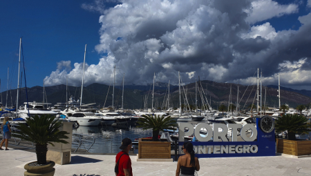 "ŽIVOM OD POMOĆI OD 75 EVRA" Crnoj Gori preti socijalni kolaps, trećina stanovnika na ivici egzistencije!