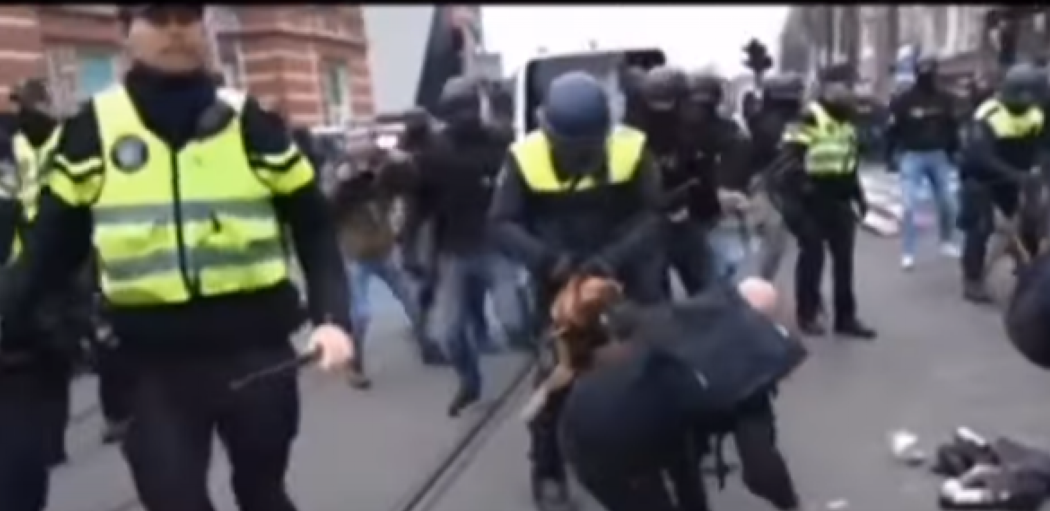 NEMAČKA NEMA MILOSTI PREMA EKSTEMISTIMA! A kad Vučić u Srbiji samo upozorava, svom silinom se obruše na njega!