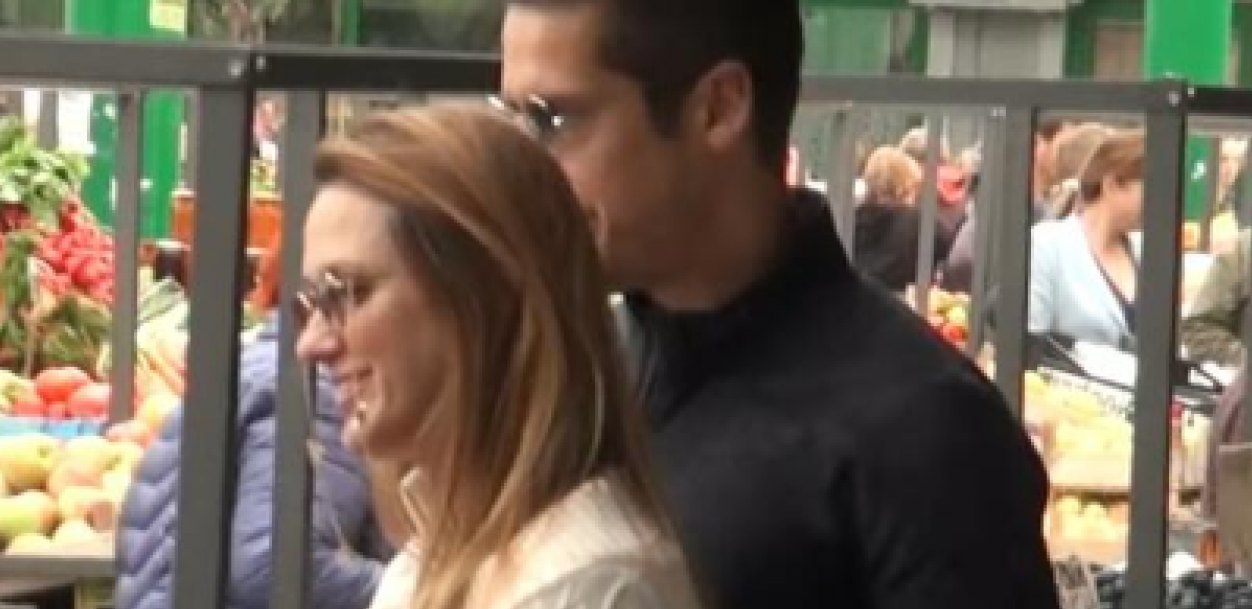 OVO SU SNAJKE POKOJNOG MARINKA ROKVIĆA Bojana i Sara u blagoslovenom stanju, prošetale i pokazale stomake  (FOTO)