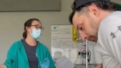 ZBOG ČEGA MUŠKARCI OVOLIKO DRAME? Internet vrišti od smeha reakcijama muža dok mu se žena porađa!