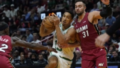 SRBIN SA KLUPE GLEDAO NOVI PORAZ Majami ne izgleda sjajno, Jović ponovo nije dobio šansu (VIDEO)