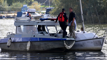 FILMSKA AKCIJA U NIŠU Lopov utrčao u hladnu reku, policajac bez razmišljanja ušao za njim