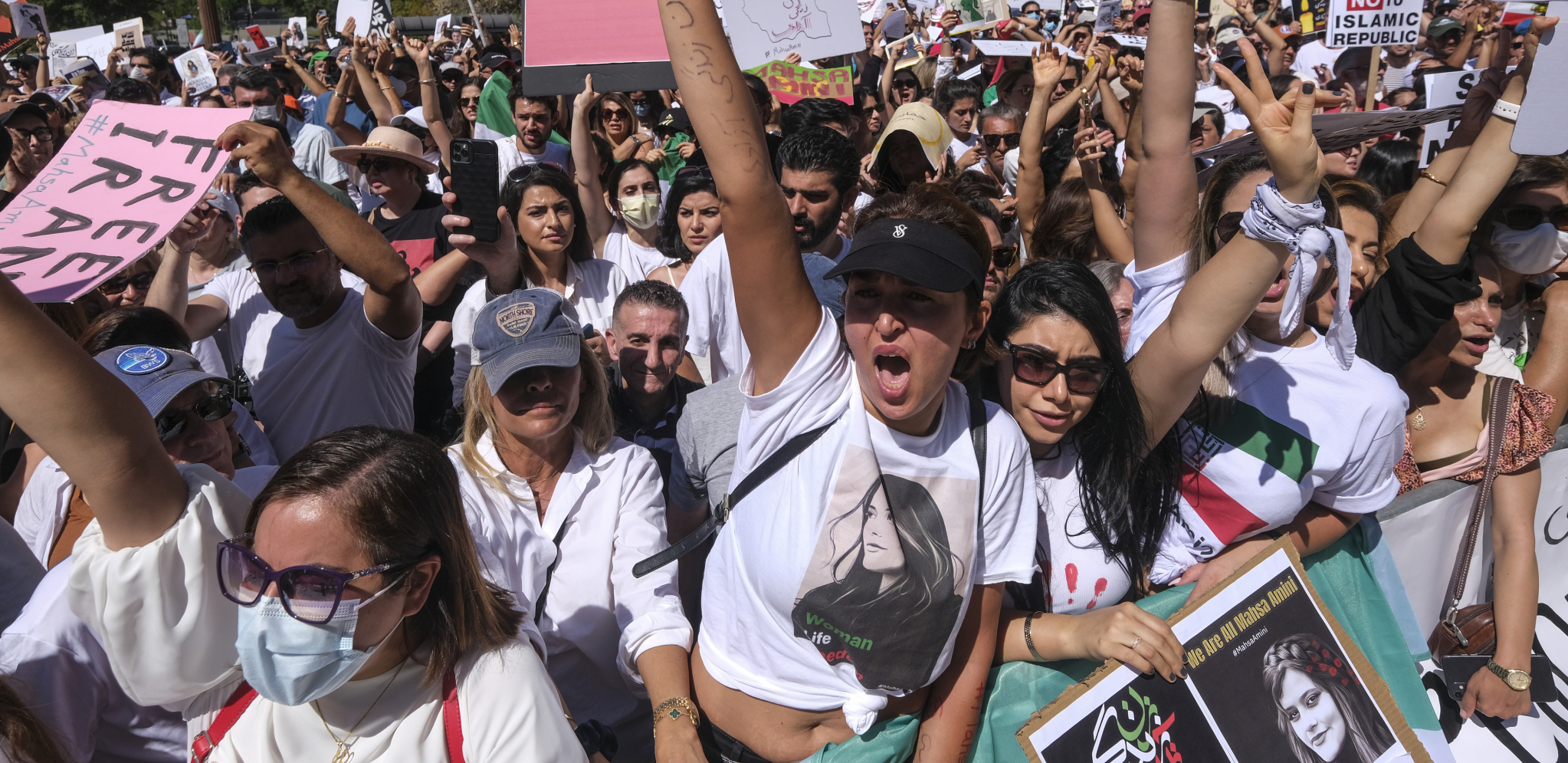 HILJADE AMERIKANCA SKANDIRALO: Plašite se! Mi smo jedinstveni u ovome