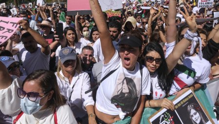 HILJADE AMERIKANCA SKANDIRALO: Plašite se! Mi smo jedinstveni u ovome