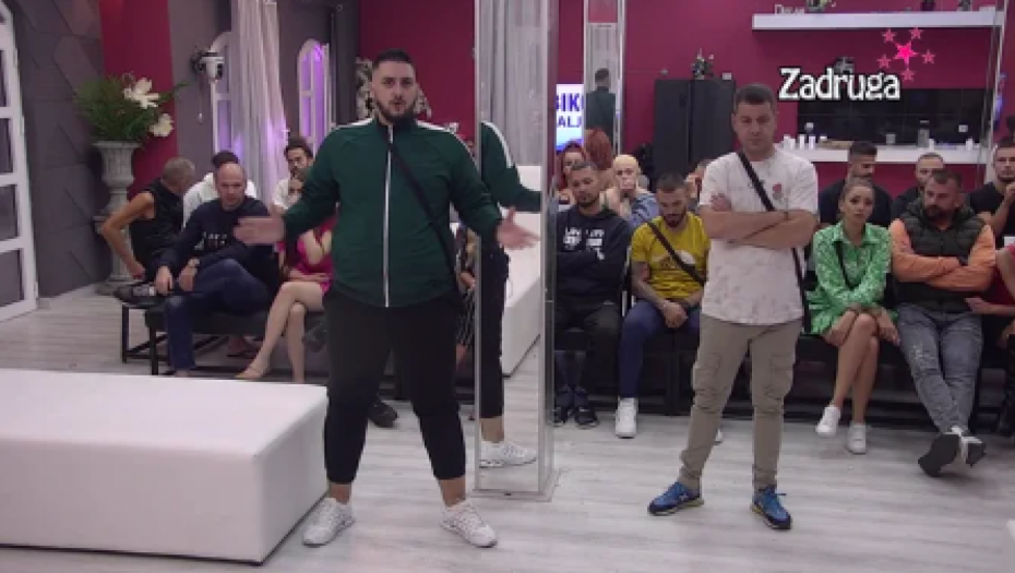 HAOS OKO ŽELJKA SE NASTAVLJA Zola sasuo Ivanu Marinkoviću sve u lice, on mu nije ostao dužan, napao ga duplo