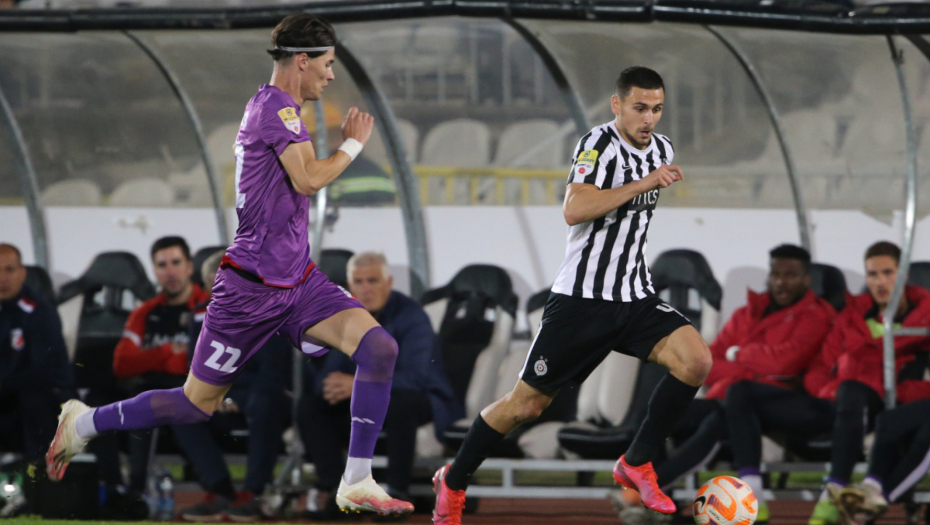 OVAKO JE JAVOR ŠOKIRAO PARTIZAN Pogledajte gol Ivanjičana koji bi mogao da reši šampionsku trku (VIDEO)