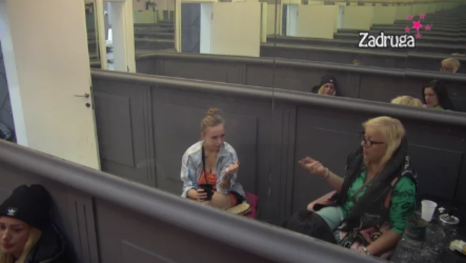 HAOS ZBOG MARAMICA Zorica opela po Aniti, pa udarila na Maju Marinković jer je nazvala lopovom