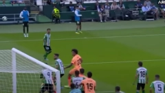 KAO NEKAD PIKSI Omalovažavana zvezda dala golčinu iz kornera (VIDEO)