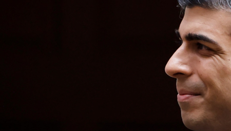 PREMIJER ZAKIVA, DOK SE ONA SMEŠKA Snimak Rišija Sunaka postao viralan na mrežama - JEL OVO MOGUĆE? (VIDEO)